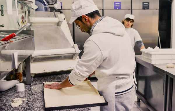 Preparazione pasta per lastre pizze